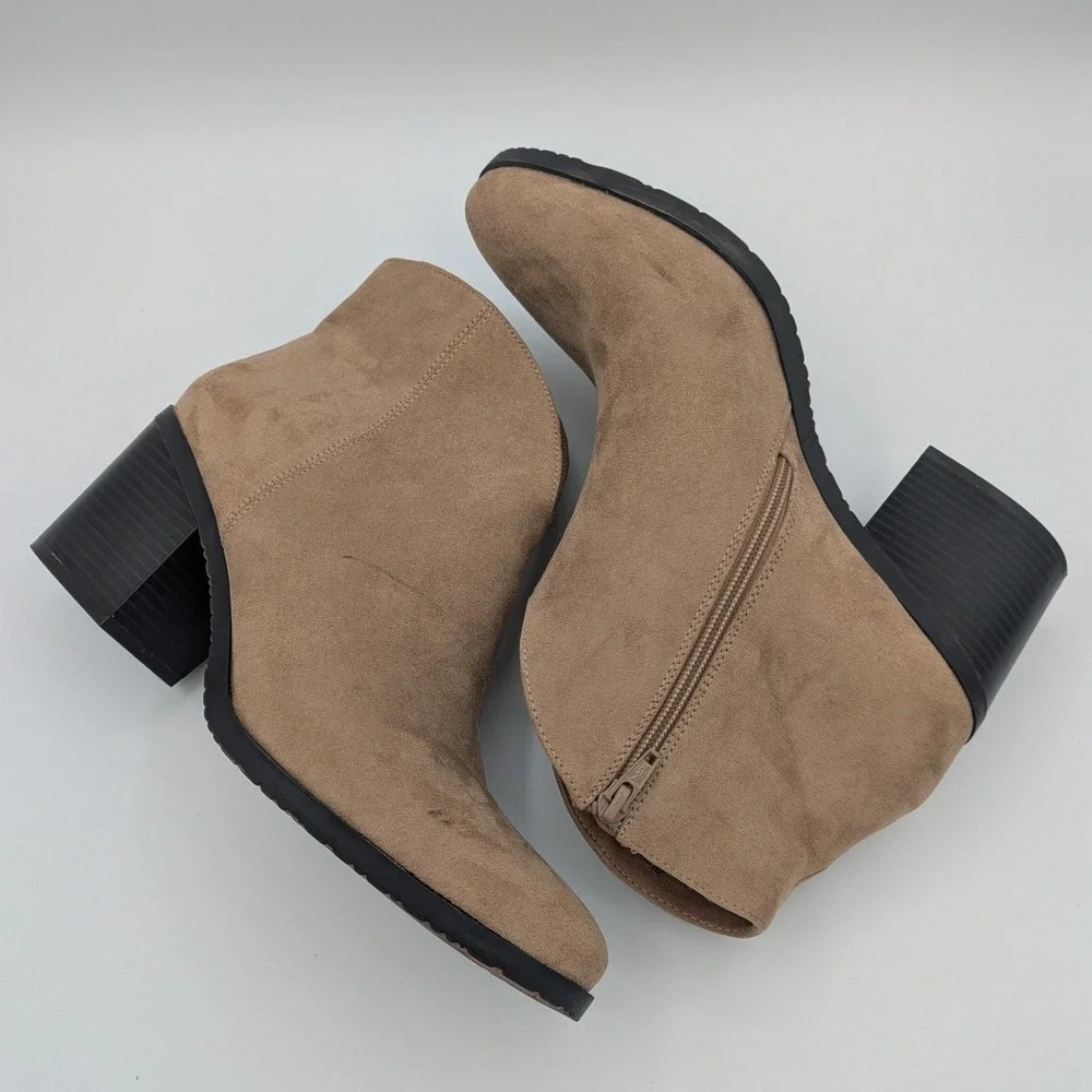 White Mountain Tattles Ankle Boots 10M Beige Boho Minimalist Workwear Capsule